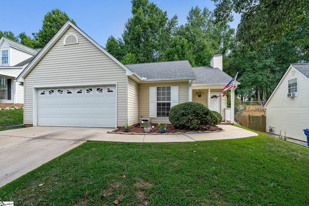 109 W Fall River Way, Simpsonville, SC 29680