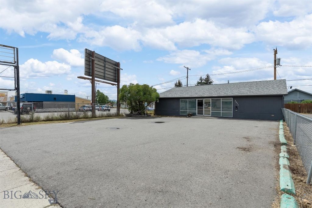 2071 Harrison, Butte, MT 59701 — exterior