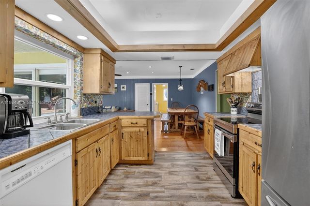 431 Vicksburg Ter, Plantation, FL 33325