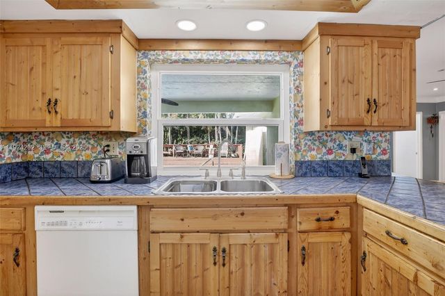 431 Vicksburg Ter, Plantation, FL 33325