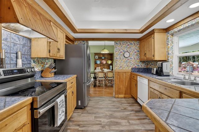 431 Vicksburg Ter, Plantation, FL 33325