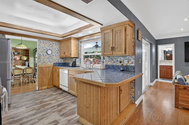 431 Vicksburg Ter, Plantation, FL 33325