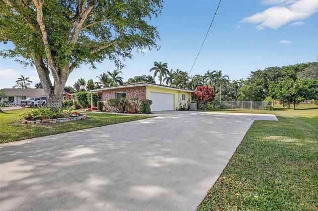 431 Vicksburg Ter, Plantation, FL 33325