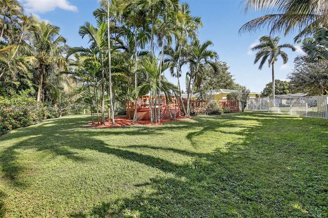 431 Vicksburg Ter, Plantation, FL 33325