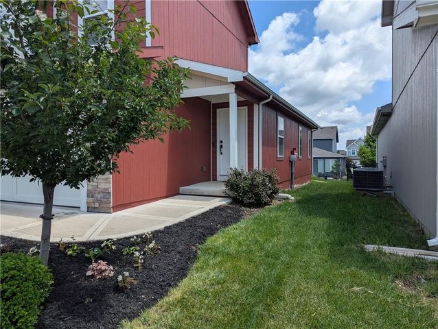 8816 SW 9th Street, Blue Springs, MO 64064