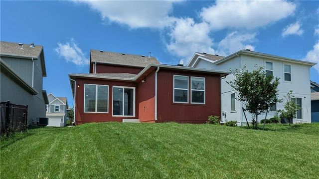 8816 SW 9th Street, Blue Springs, MO 64064