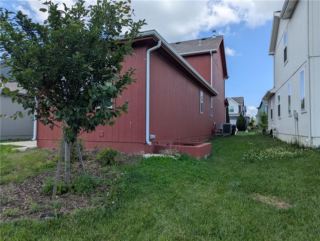 8816 SW 9th Street, Blue Springs, MO 64064