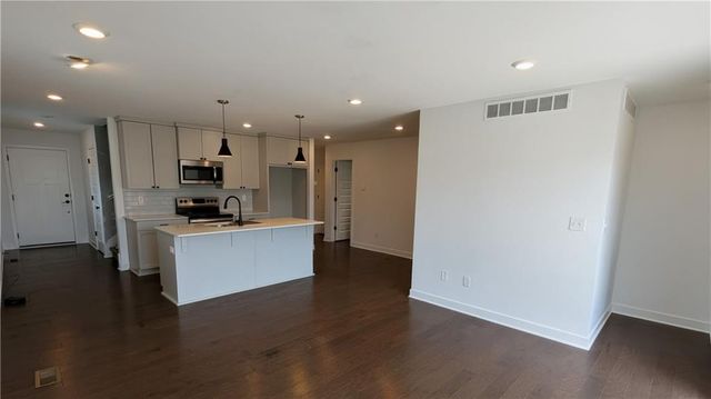 8816 SW 9th Street, Blue Springs, MO 64064