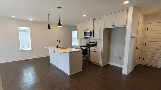 8816 SW 9th Street, Blue Springs, MO 64064