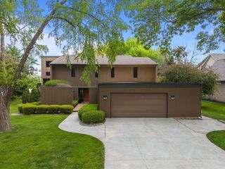 2136 WHITE SWAN DRIVE, Oshkosh, WI 54901