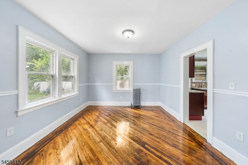 125 Pine Grove Ter, Newark City, NJ 07106 — photo 5