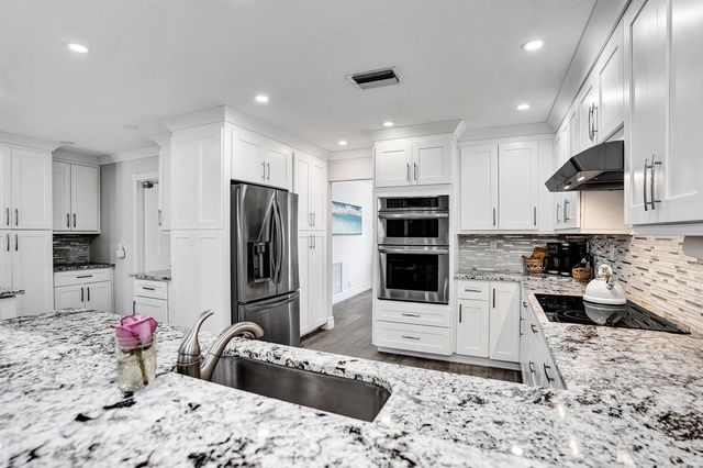 4011 NE 26th Avenue, Lighthouse Point, FL 33064