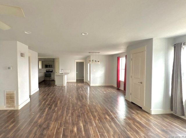 519 Enchanted River Dr, Bandera, TX 78003