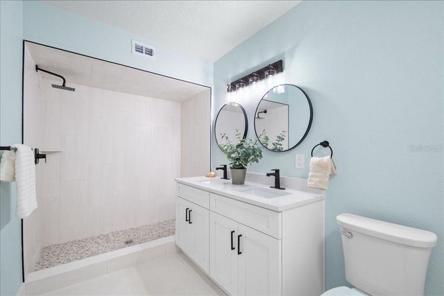 801 NW 37TH DRIVE, Gainesville, FL 32605