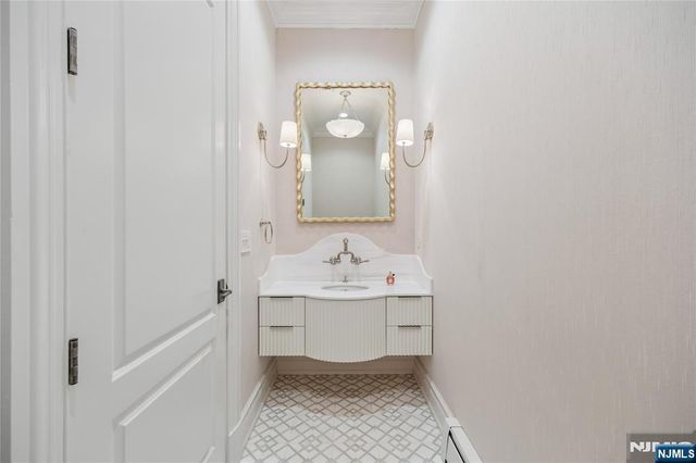 2 Alford Drive, Saddle River, NJ 07458