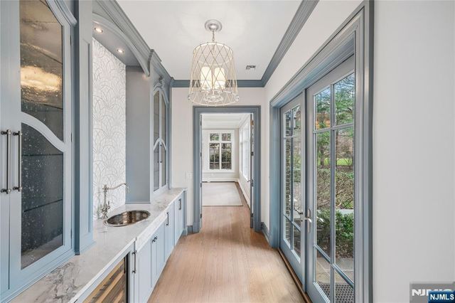 2 Alford Drive, Saddle River, NJ 07458