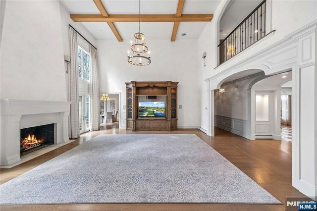 2 Alford Drive, Saddle River, NJ 07458