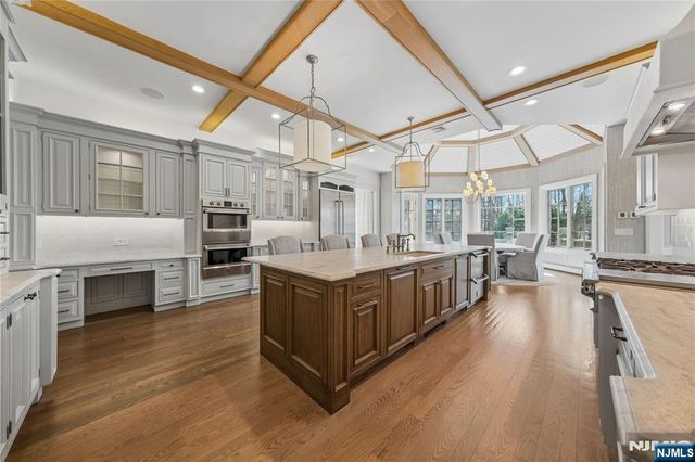 2 Alford Drive, Saddle River, NJ 07458