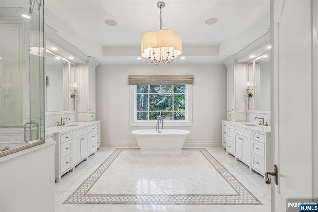 2 Alford Drive, Saddle River, NJ 07458