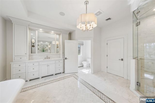 2 Alford Drive, Saddle River, NJ 07458