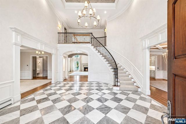 2 Alford Drive, Saddle River, NJ 07458