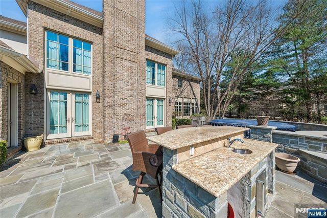 2 Alford Drive, Saddle River, NJ 07458