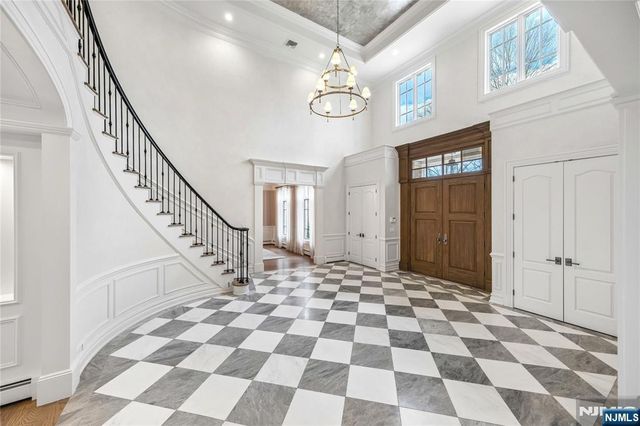 2 Alford Drive, Saddle River, NJ 07458