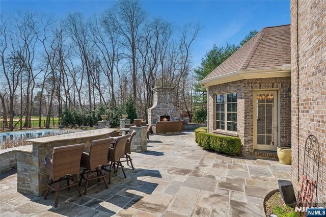 2 Alford Drive, Saddle River, NJ 07458