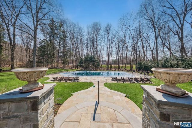 2 Alford Drive, Saddle River, NJ 07458