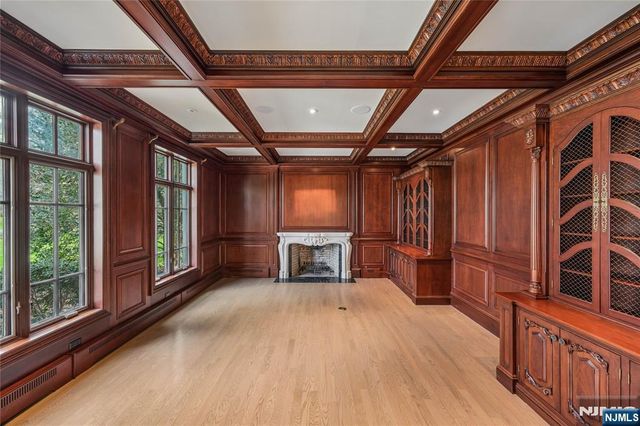 2 Alford Drive, Saddle River, NJ 07458