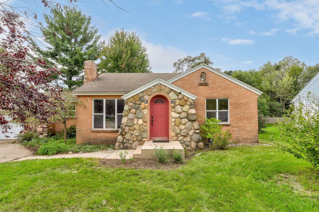 798 Myrtle Avenue, Holland City, MI 49423