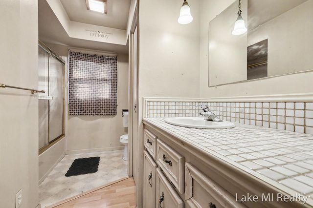 102 Sluyter Street SE, Kentwood, MI 49548