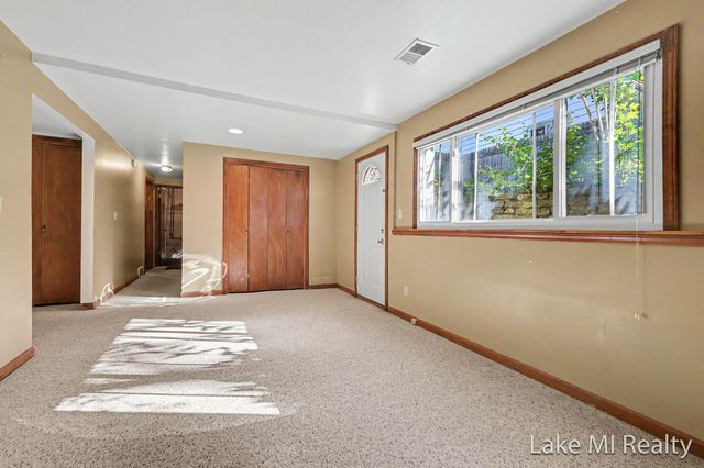 102 Sluyter Street SE, Kentwood, MI 49548