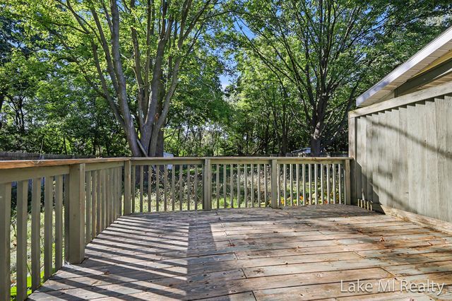 102 Sluyter Street SE, Kentwood, MI 49548
