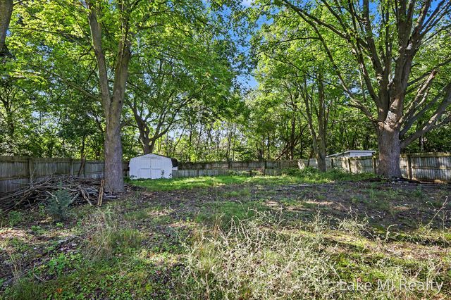 102 Sluyter Street SE, Kentwood, MI 49548