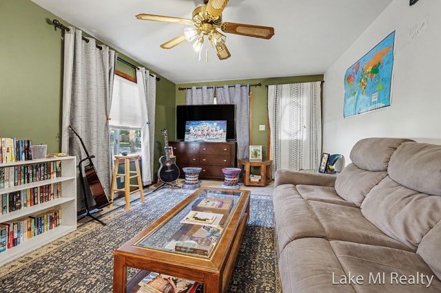 102 Sluyter Street SE, Kentwood, MI 49548