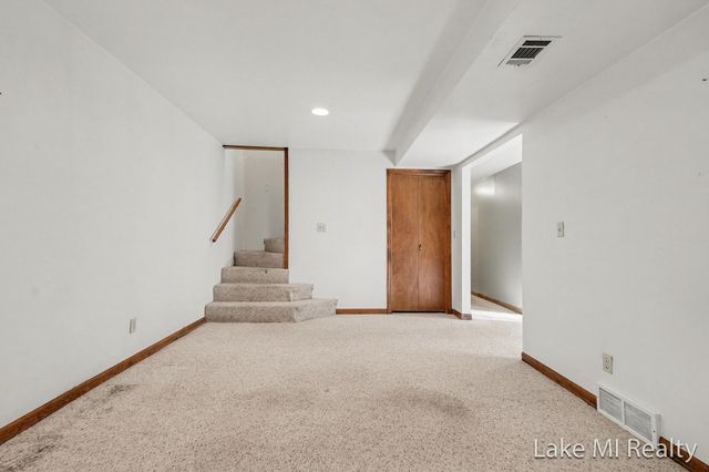 102 Sluyter Street SE, Kentwood, MI 49548
