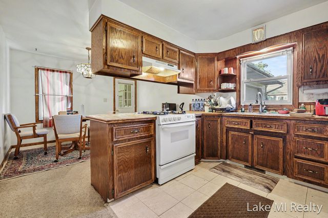 102 Sluyter Street SE, Kentwood, MI 49548