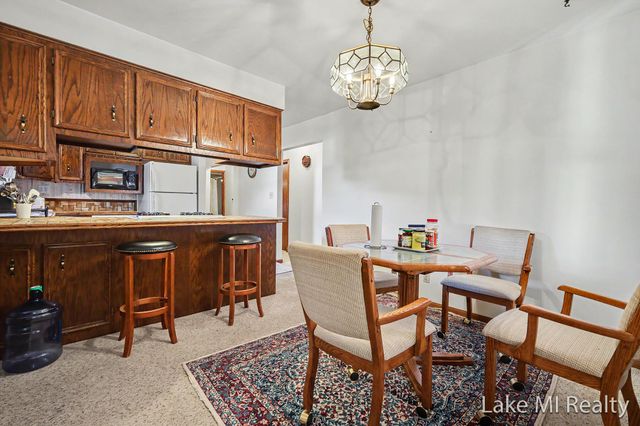 102 Sluyter Street SE, Kentwood, MI 49548