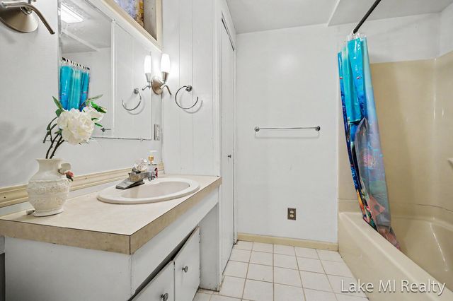 102 Sluyter Street SE, Kentwood, MI 49548