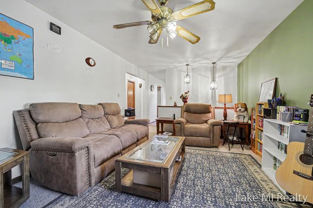 102 Sluyter Street SE, Kentwood, MI 49548