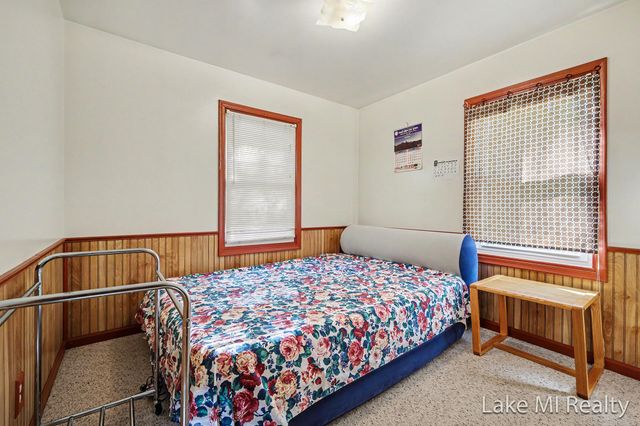 102 Sluyter Street SE, Kentwood, MI 49548