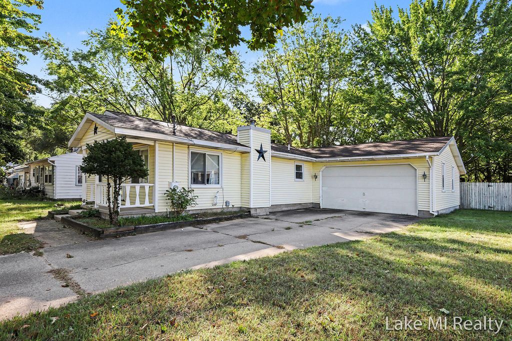 102 Sluyter Street SE, Kentwood, MI 49548