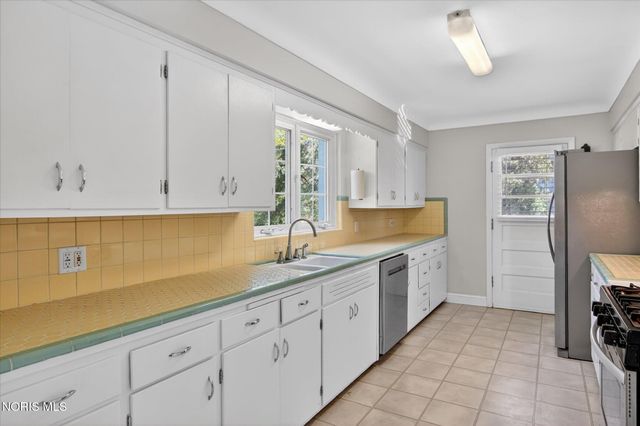3700 W Bancroft Street, Ottawa Hills, OH 43606