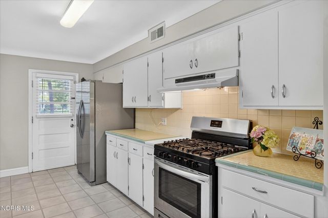 3700 W Bancroft Street, Ottawa Hills, OH 43606