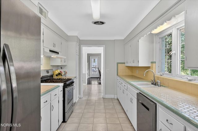 3700 W Bancroft Street, Ottawa Hills, OH 43606