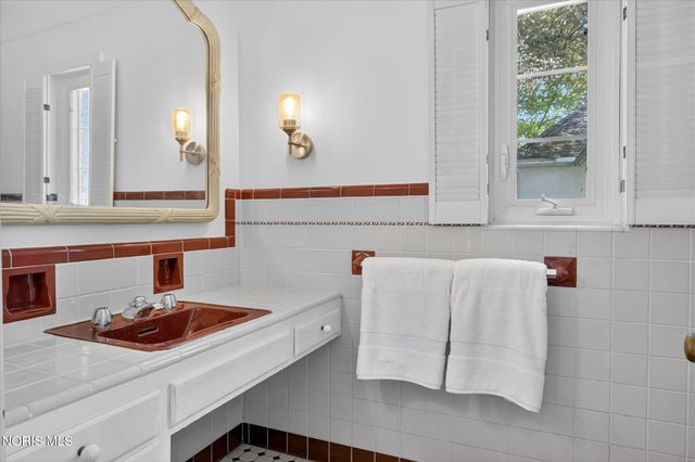 3700 W Bancroft Street, Ottawa Hills, OH 43606