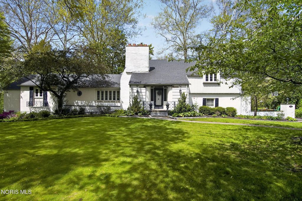 3700 W Bancroft Street, Ottawa Hills, OH 43606