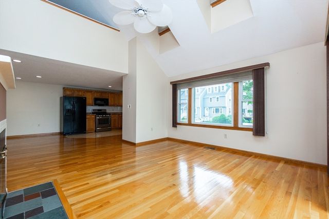 87 Merrimack Meadows Ln 87, Tewksbury, MA 01876