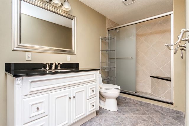 87 Merrimack Meadows Ln 87, Tewksbury, MA 01876